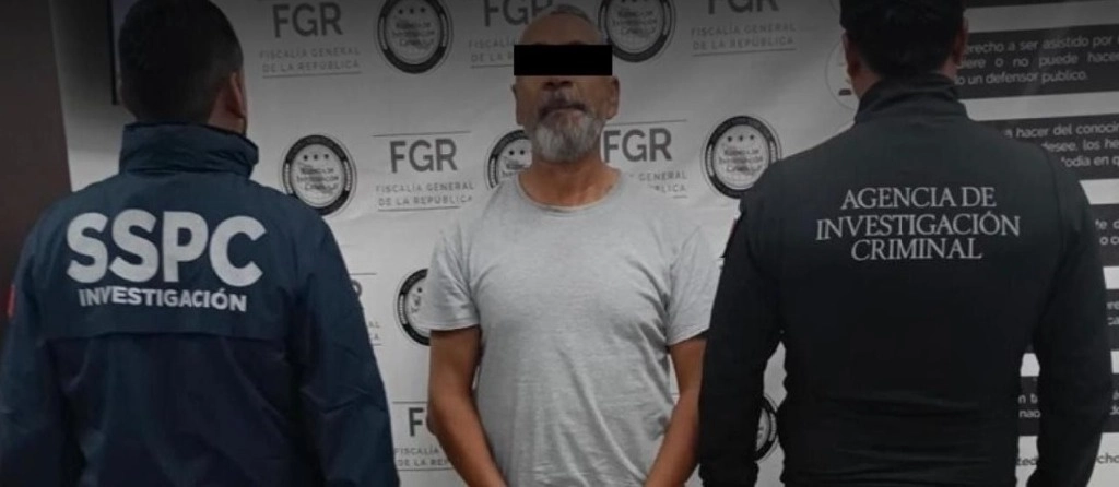 'El Cholo Palacios' planeaba emigrar junto con su familia a EU para no ser detenido pero fue capturado en el Municipio de Tlatlaya donde residía con su esposa y dos hijos menores de edad”. Foto SSPC
