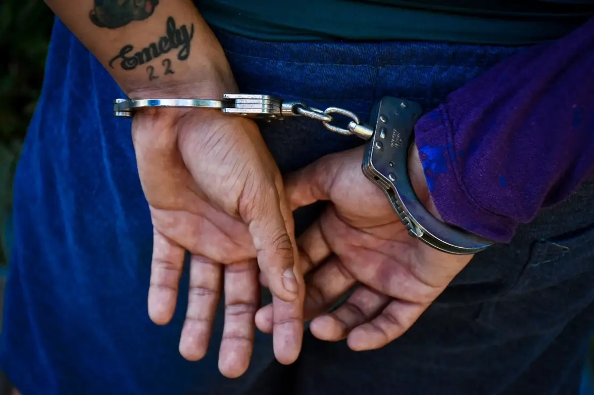 El detenido de nacionalidad salvadoreña es acusado de "cinco cargos de asesinato". Foto 