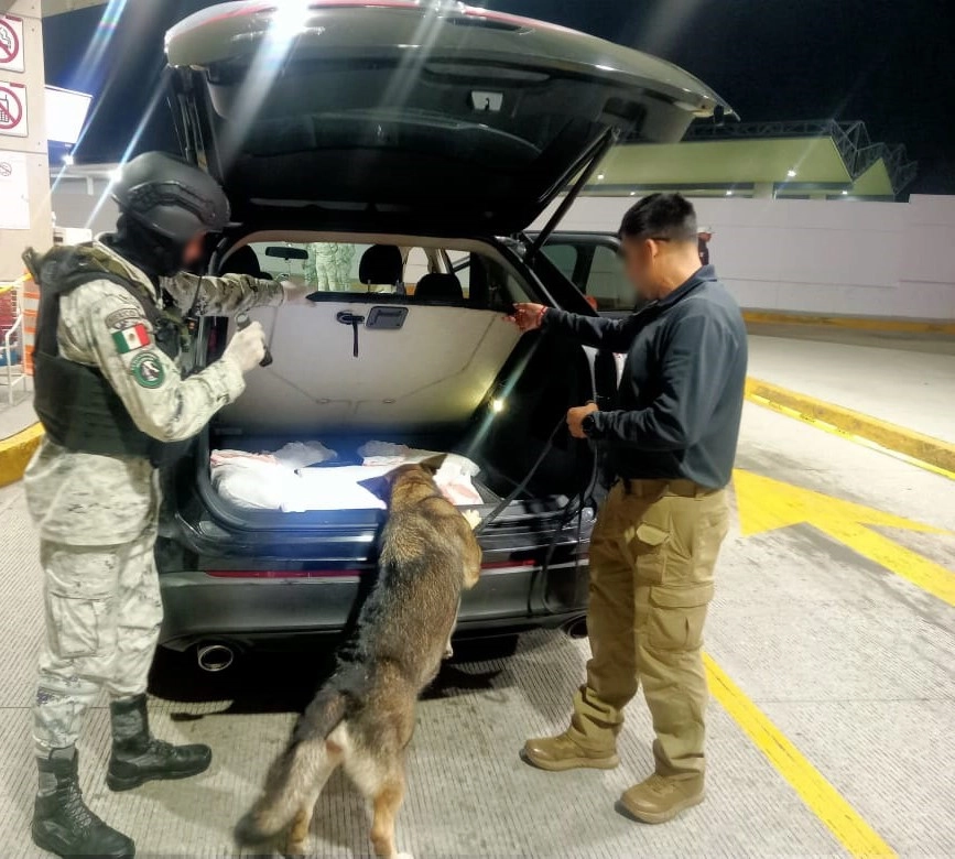 En la garita de Otay, ubicada en Baja California, fueron asegurados 11 paquetes con droga sintética. Foto GN