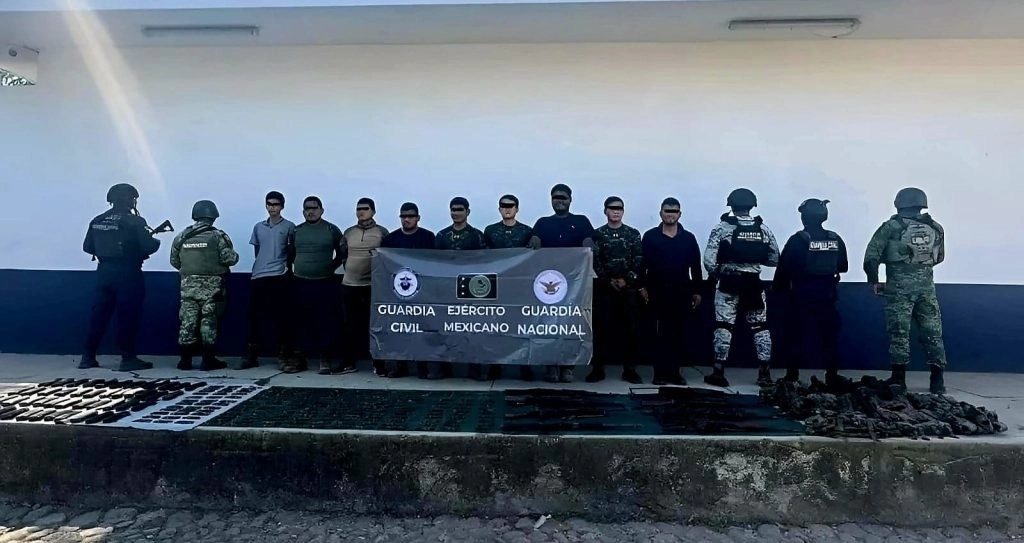 Fueron detenidos los presuntos integrantes de los 'Caballeros Templarios' en el municipio de Apatzingán, Michoacán. Foto SSP Michoacán