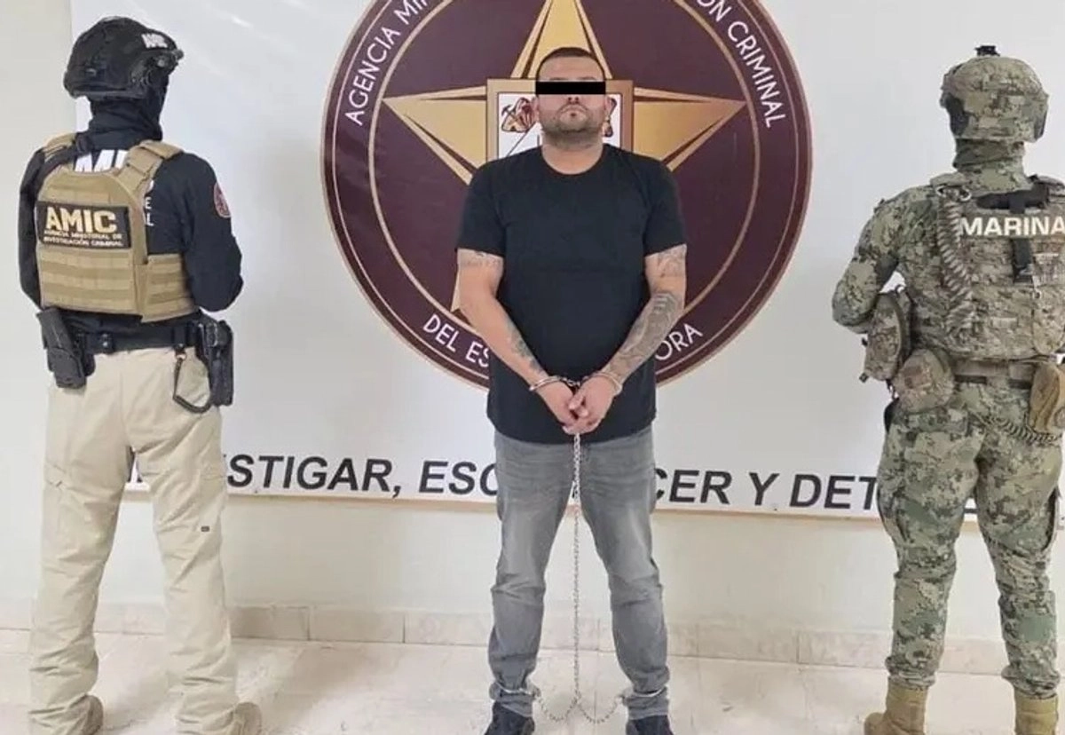 Fuerzas federales detuvieron a Martín de Jesús Contreras Zepeda, alias "El Tomate", líder de un grupo delictivo del Cártel de Sinaloa, conocido como Los Gigios acusado de delincuencia organizada. Foto 