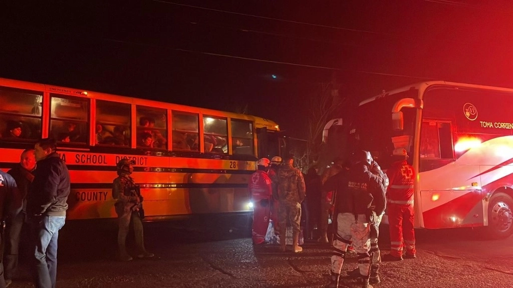 Cientos de migrantes que viajaban hacinados en autobuses fueron detenidos mientras cruzaban el estado de Sonora. Foto 'La Jornada'