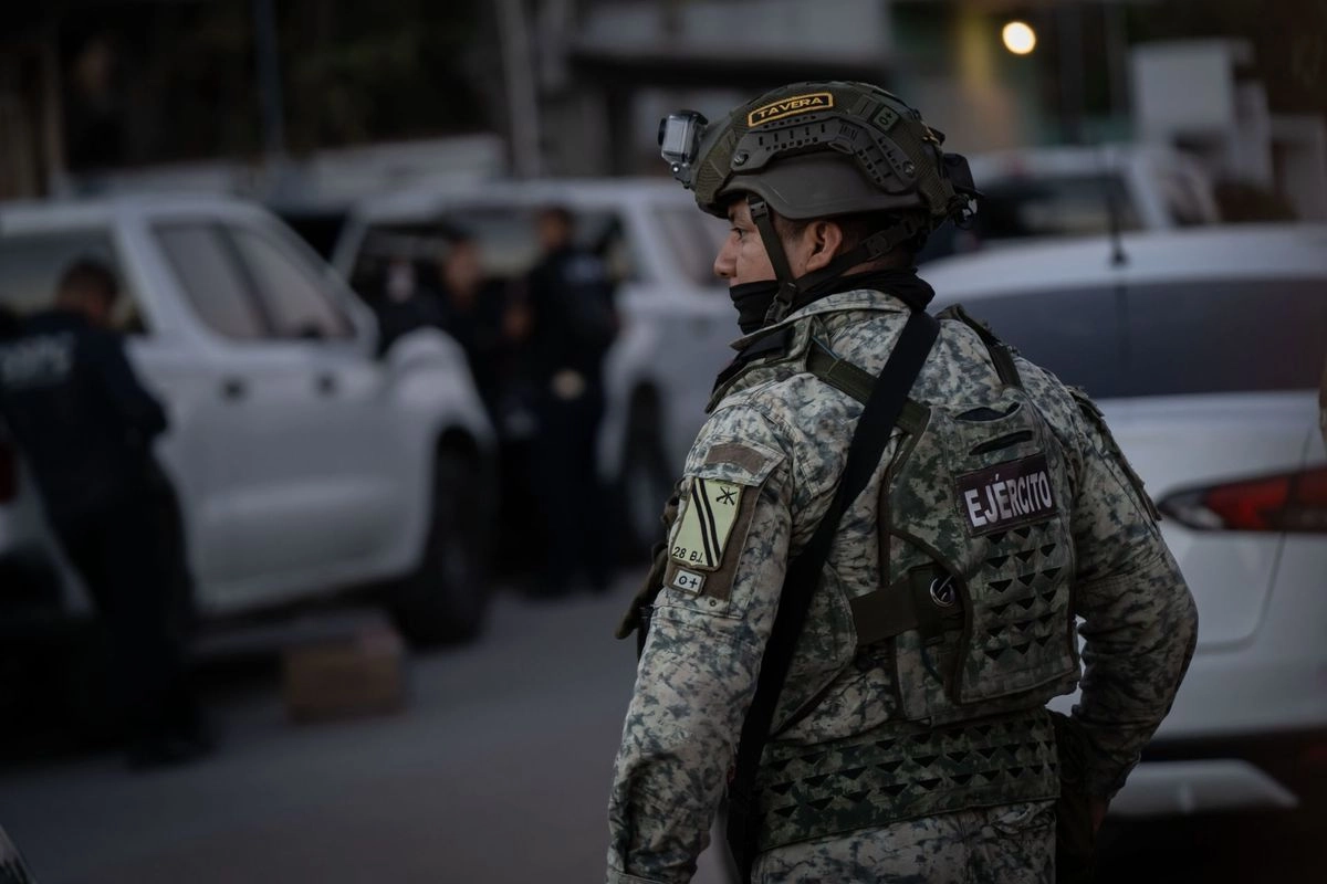 Elemento del Ejército durante un operativo en Tijuana 