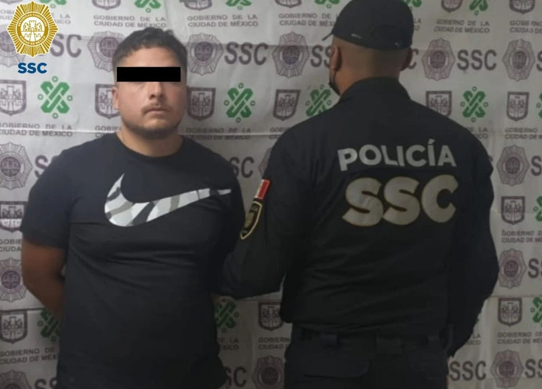 En calles del pueblo de Xoco fue detenido el integrante de una banda dedicada al fraude. Foto cortesía de la SSC