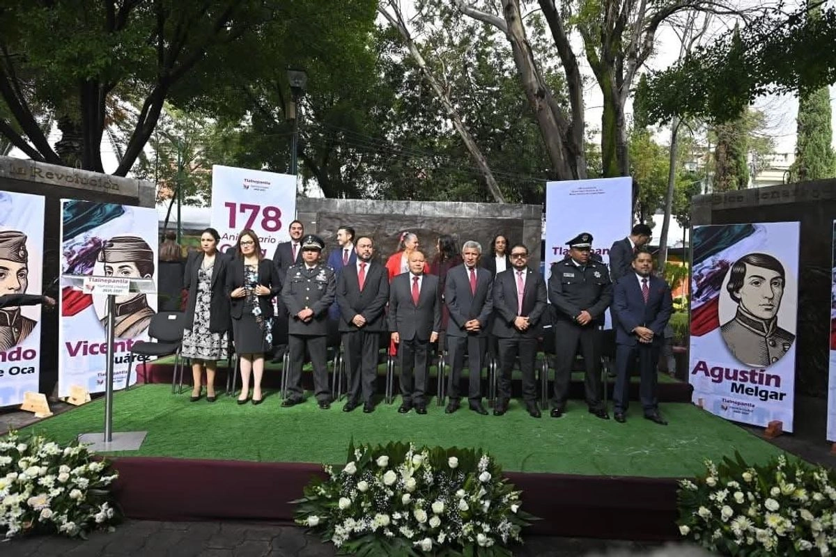 Ceremonia cívica conmemorativa al 77 aniversario de fundación de Tlalnepantla. Foto