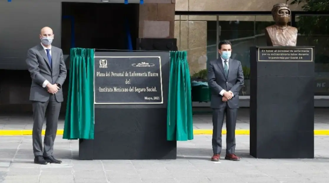 En el marco de la Ceremonia Institucional del Día de la Enfermería, el director general del Seguro Social, Zoé Robledo, aseguró que en el peor momento de la salud México tuvo "un ejército blanco que ante un extraño enemigo, en cada enfermera y en cada enfermero… dio todo por todos los demás.", el 14 de mayo de 2021. Foto cortesía IMSS 