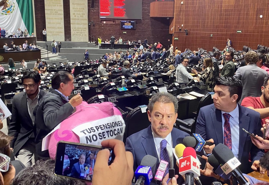 Ignacio Mier, coordinador de Morena en San Lázaro. Imagen Enrique Méndez
