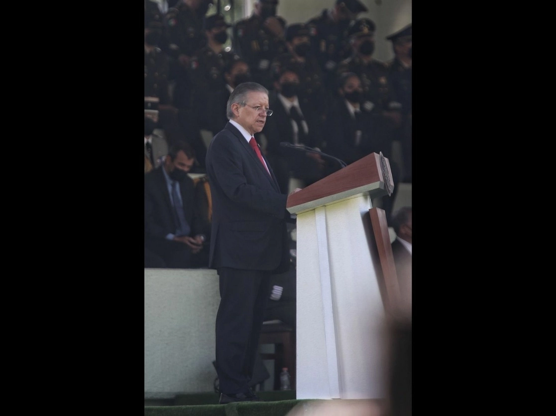 El presidente de la SCJN, Arturo Zaldívar, durante la ceremonia por el Día de la Bandera, en Campo Marte, Ciudad de México, el 24 de febrero de 2022. Foto Marco Peláez