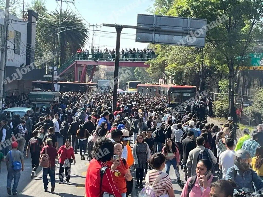 Las estaciones que quedaron sin servicio fueron San Joaquín, Polanco, Auditorio y Constituyentes; tramo que tuvo que ser cubierto con el apoyo de unidades de la Red de Transporte de Pasajeros. Foto Alfredo Domínguez.
