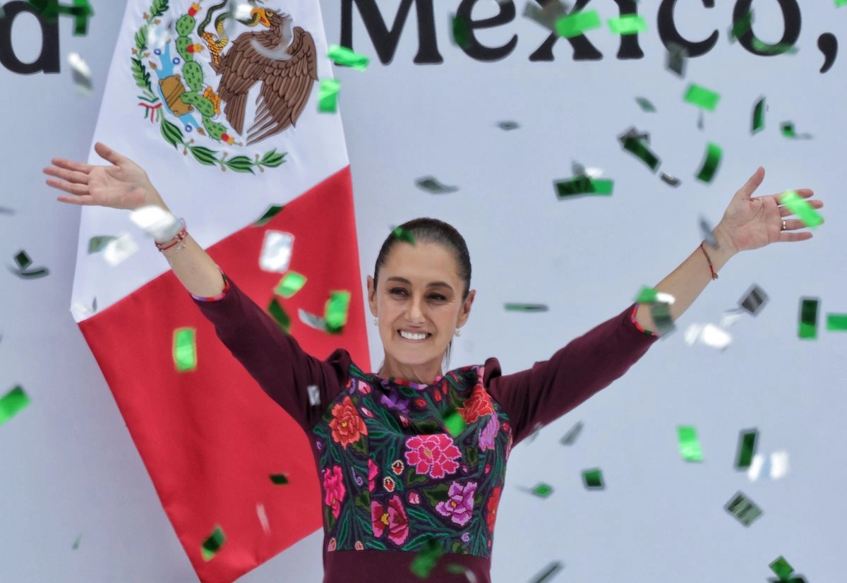  En medio de la celebración de ayer en el Zócalo surgieron entre la multitud gritos en exigencia del fin del genocidio en Palestina.