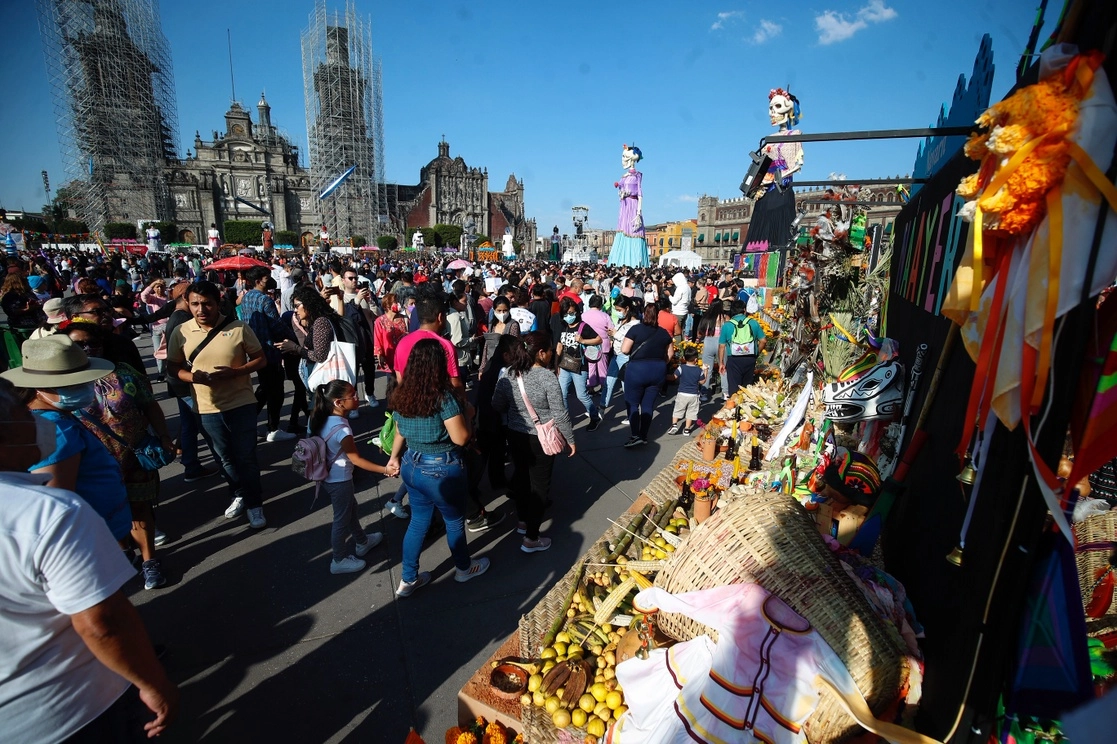 Durante los tres días que comprendieron la celebración del Día de Muertos y la Fórmula 1, la ocupación hotelera en la Ciudad de México alcanzó el 95 por ciento. Foto Cristina Rodríguez / Archivo