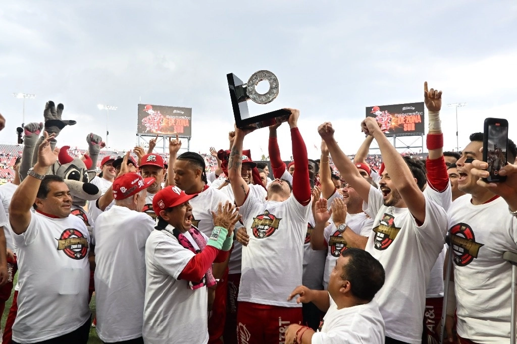 Jugadores de Diablos Rojos del México celebran su campeonato de la Zona Sur. Foto de su perfil en X
