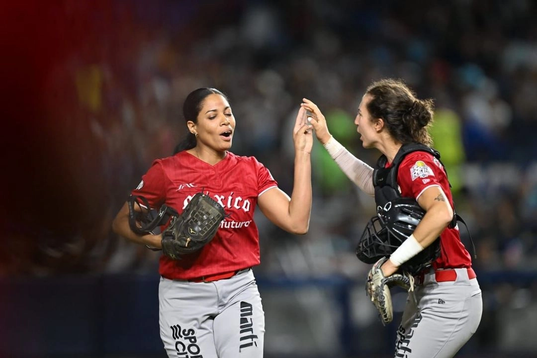 El primer juego de la Serie de la Reina resultó un duelo de volteretas donde la escuadra roja se había ido al frente 4-0. Foto 