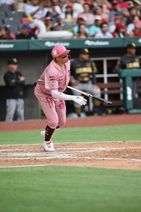 La quinta entrada sería clave en el juego, luego de que los Diablos sumaron otras tres anotaciones impulsadas por el propio Ramón Flores y Japhet Amador. 