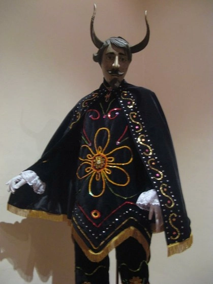 Diversas representaciones de la figura del Diablo se exhiben de manera virtual en el Museo de la Máscara en San Luis Potosí. Foto La Jornada