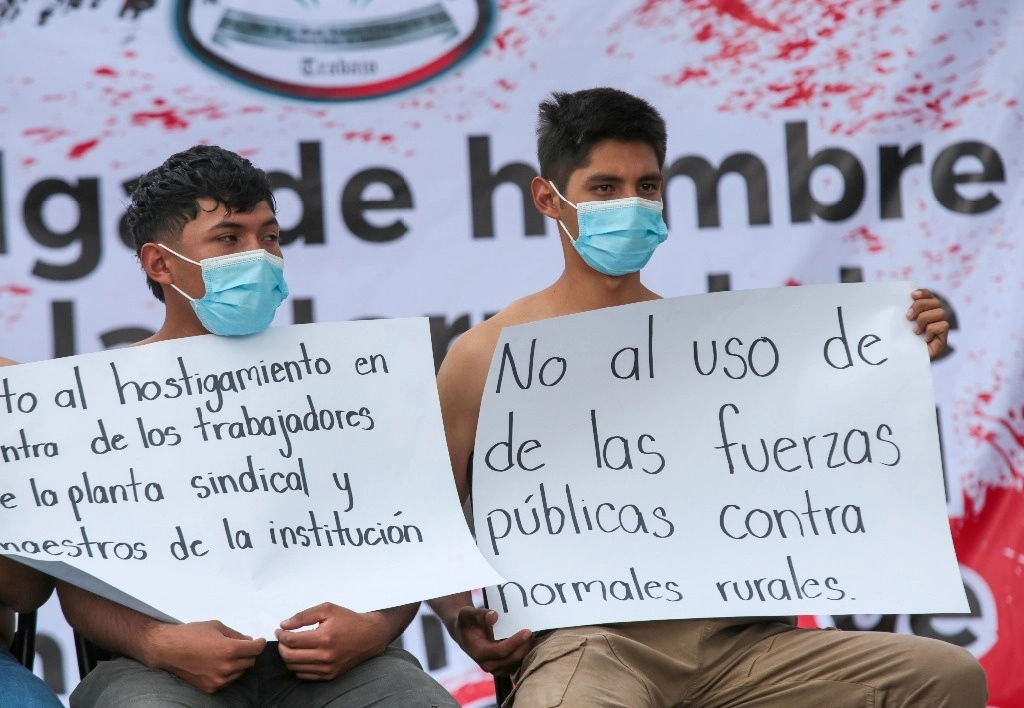 Las autoridades también se comprometieron a emitir la convocatoria para el nuevo ingreso a la institución, respetando la matrícula existente, y a brindar apoyo a los estudiantes para cursar maestrías y doctorados una vez que egresen. Foto Cuartoscuro 