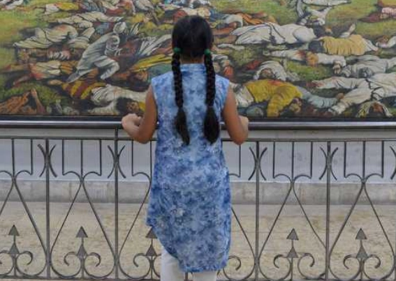 Las niñas que contraen matrimonio antes de los 18 años corren un mayor riesgo de sufrir violencia doméstica, señala Unicef. Foto Afp
