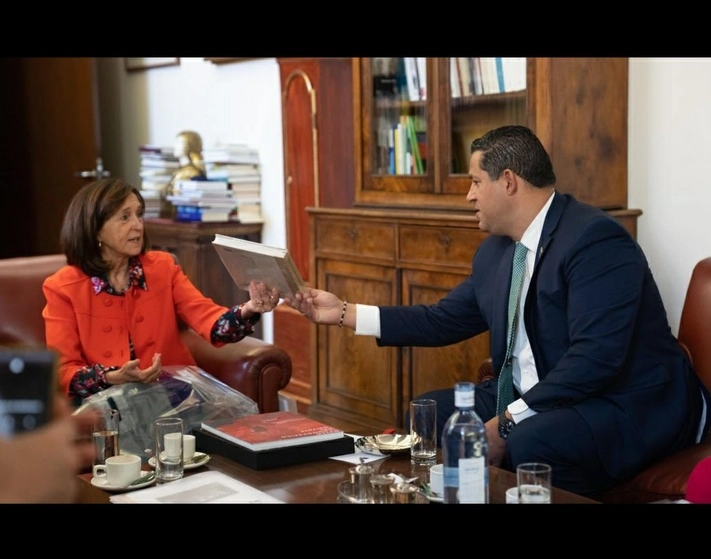El gobernador de Guanajuato, Diego Sinhue se reunió en España con directivos del Museo del Prado para colaborar por medio del Cervantino e impulsar la cultura. Foto Tomada del Twitter @diegosinhue