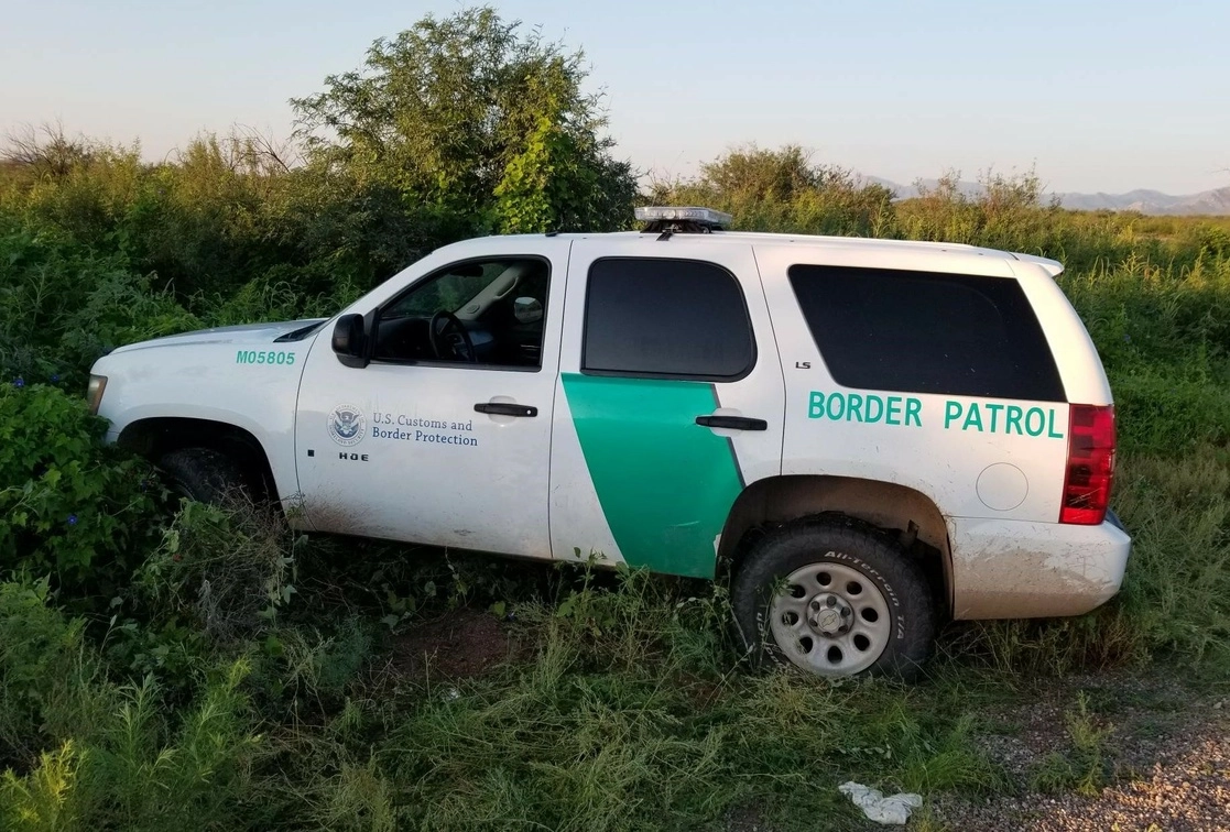 A la camioneta le colocaron engomados similares a los de las patrullas fronterizas. Foto Cristina Gómez