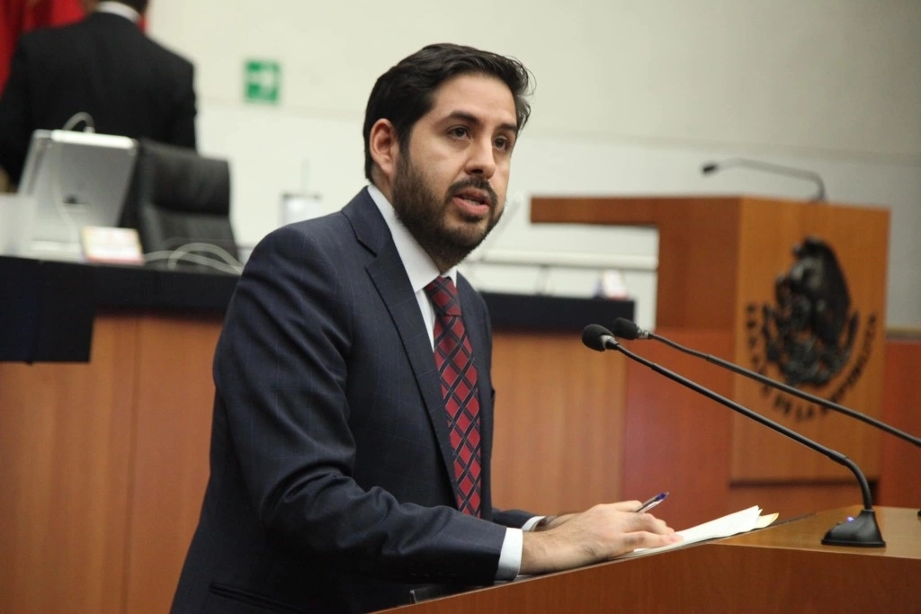 El diputado federal de Morena  Hamlet García Almaguer ironizó sobre el rumbo de PRI comandado por Alejandro Moreno. Foto Facebook Diputados y diputadas de Morena
