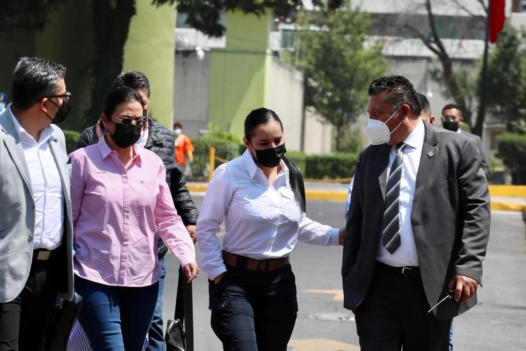 La alcaldesa de Cuauhtémoc, suspendida en funciones, Sandra Cuevas, sale de la audiencia realizada en los juzgados del Reclusorio Norte, en la Ciudad de México, el 29 de marzo de 2022. Foto Roberto García Ortiz