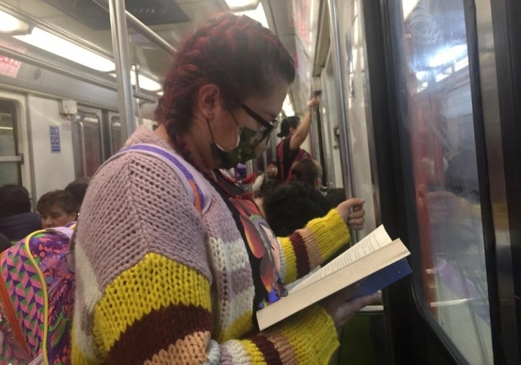 El metro recomendó a sus usuarios aumentar la medidas de higiene y limpieza. Foto Cristina Rodríguez