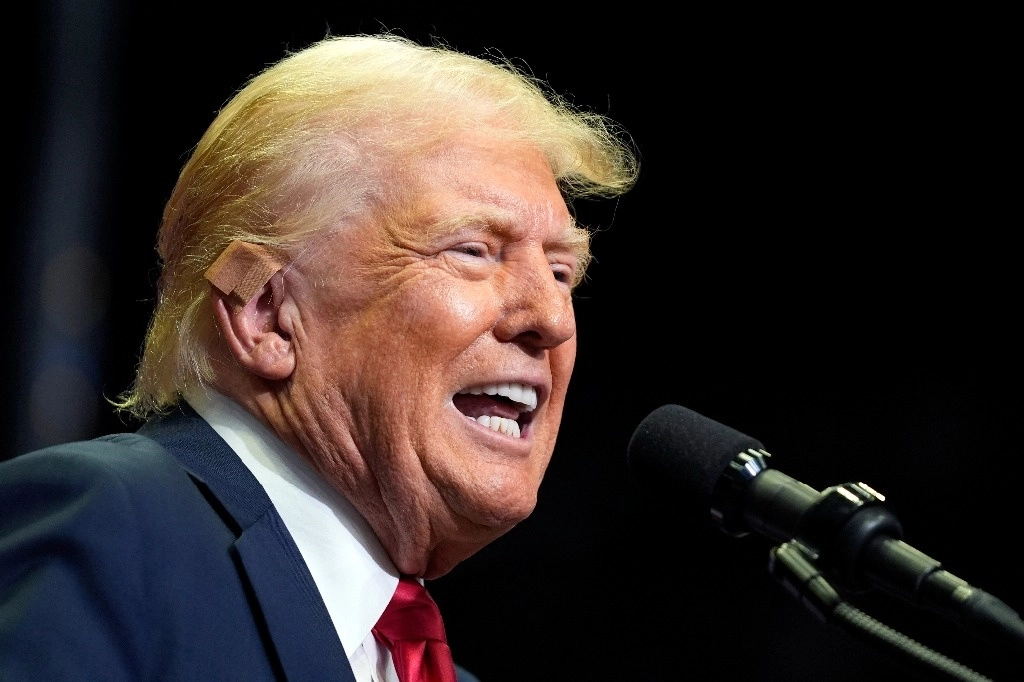 El candidato presidencial republicano y expresidente Donald Trump habla en un mitin de campaña, el sábado 20 de julio de 2024, en Grand Rapids, Michigan, Estados Unidos. Foto Ap 