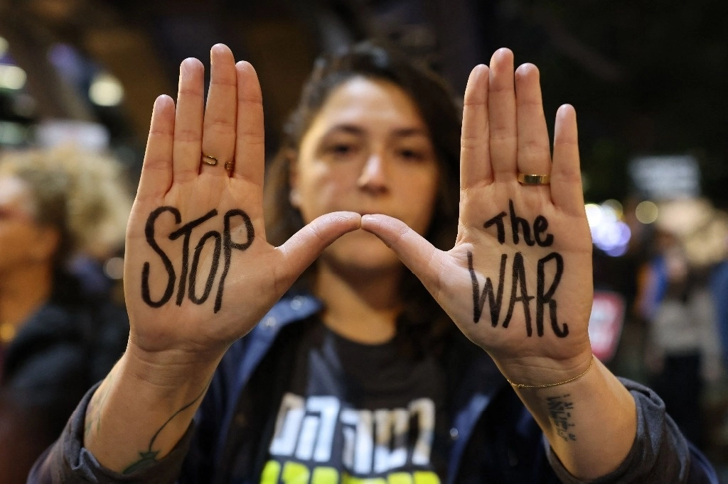 Protesta antigubernamental que exige acciones para la liberación de los israelíes retenidos como rehenes por militantes palestinos en Gaza desde los ataques de octubre de 2023, en Tel Aviv el 30 de noviembre de 2024. Foto Afp