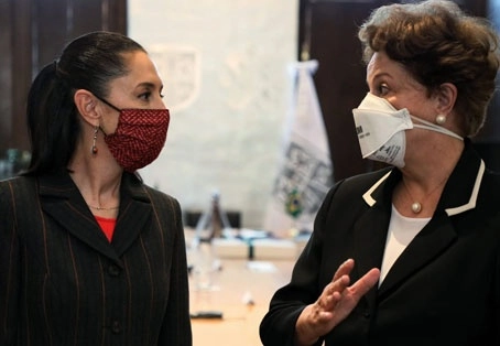 Claudia Sheinbaum, jefa de Gobierno capitalina, recibió ayer a la ex presidenta de Brasil en el antiguo Palacio del Ayuntamiento. La visitante elogió que México lo encabecen personajes comprometidos con algo crucial en el continente: "combatir nuestras milenarias desigualdades". Foto Gobierno de CDMX