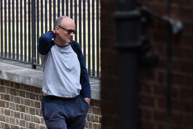 El asesor de Boris Johnson, Dominic Cummings, viajó 400 kilómetros en abril pese a que el confinamiento obligaba a los británicos a quedarse en casa. Foto Afp 