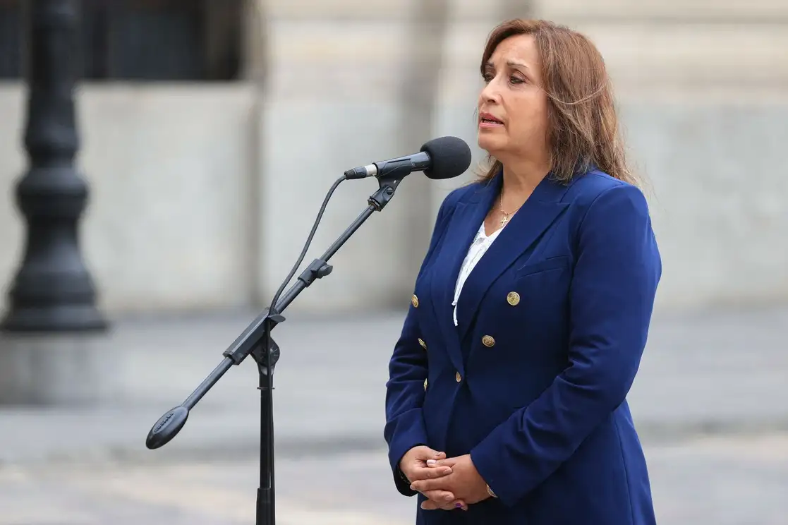 La presidenta de Perú, Dina Boluarte, dejó hoy en claro su interés en ocupar el cargo hasta julio de 2026. Foto Afp