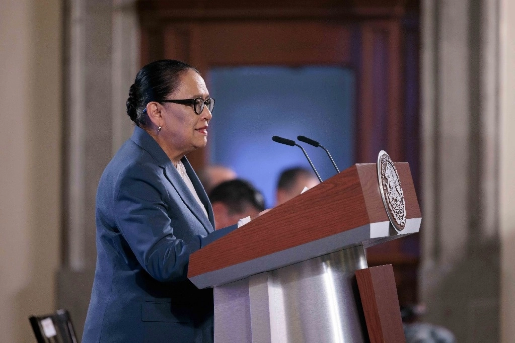 La actual secretaria de Seguridad y próxima de Gobernación, Rosa Icela Rodríguez, fue compañera reportera, y de las buenas. Foto Presidencia