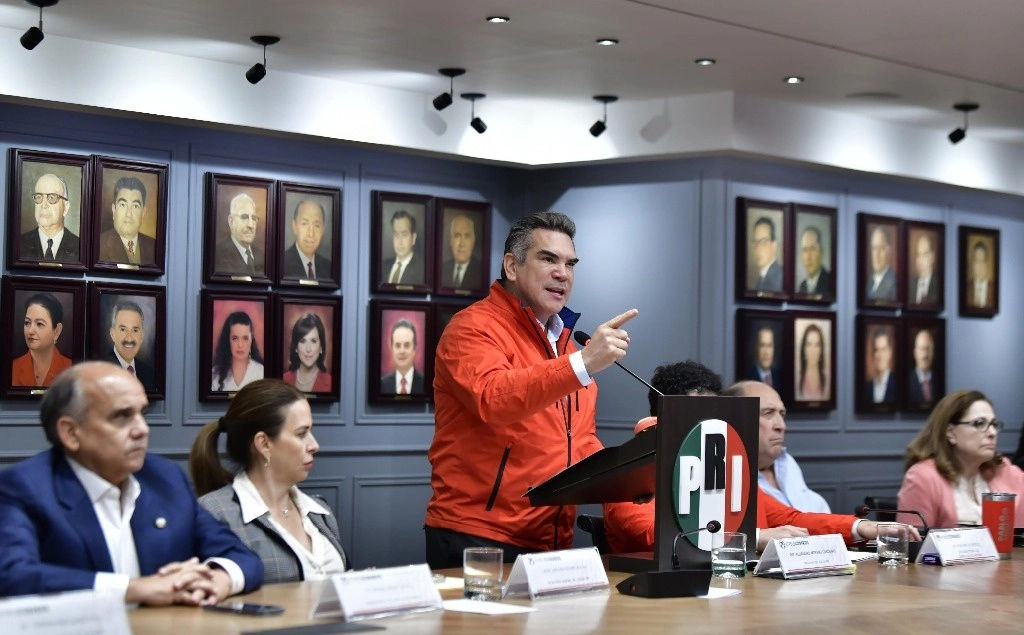 Durante una sesión realizada a distancia, los consejeros priístas avalaron que sea el consejo político nacional del Partido Revolucionario Institucional, órgano cuya mayoría es afín a Alejandro Moreno Cárdenas, el que defina la dirigencia nacional del instituto político para el periodo 2024-2028. Foto cortesía del PRI