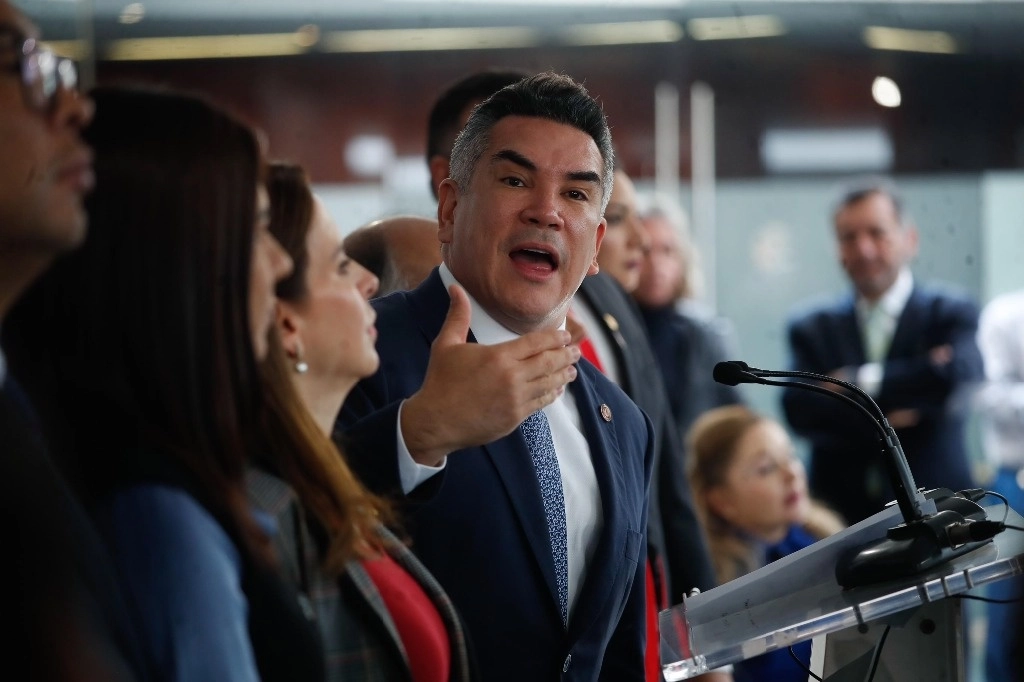 El senador y dirigente del PRI, Alejandro Moreno Cárdenas, exigió a la Suprema Corte acelerar el proceso para discutir la constitucionalidad de la reforma judicial y emitir el fallo antes del 5 de noviembre. Foto Cristina Rodríguez
