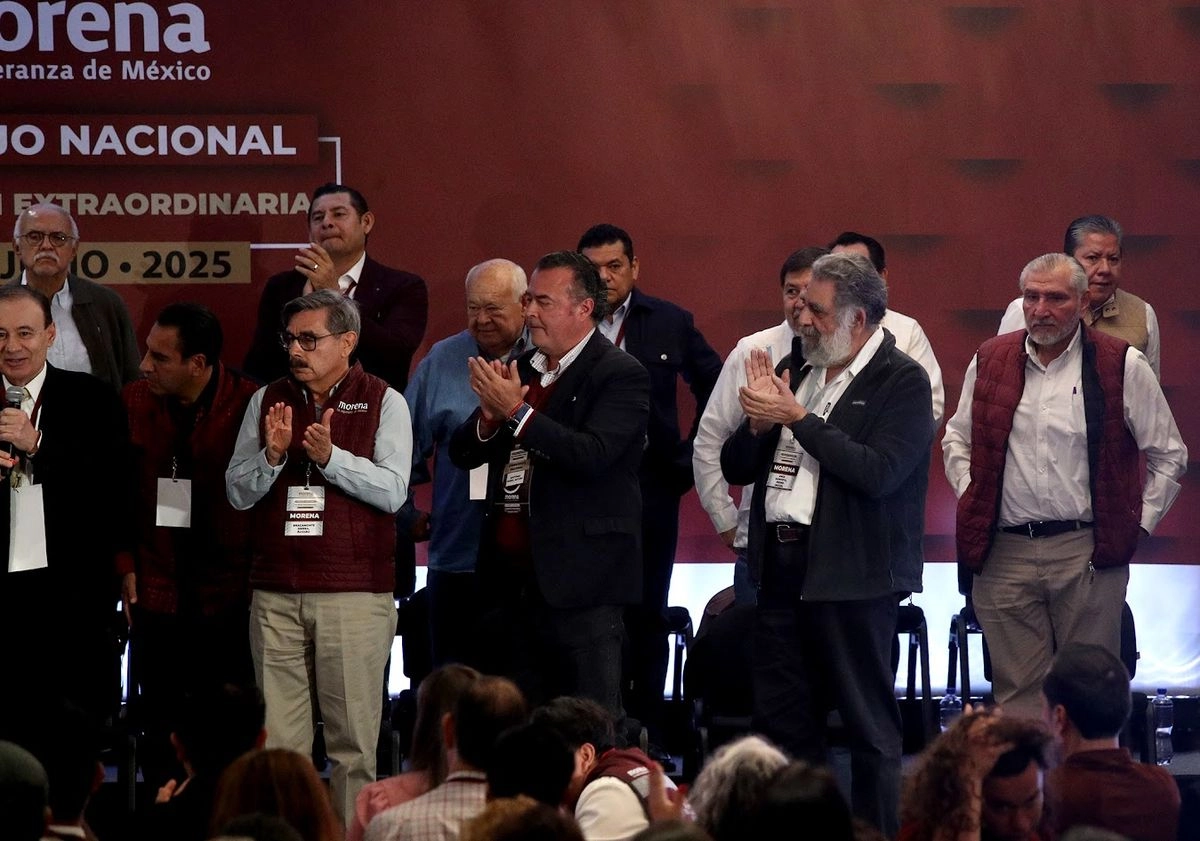 Integrantes del Comité Ejecutivo Nacional de Morena durante de la sesión extraordinaria del Consejo Nacional del partido, celebrada el domingo. Foto 