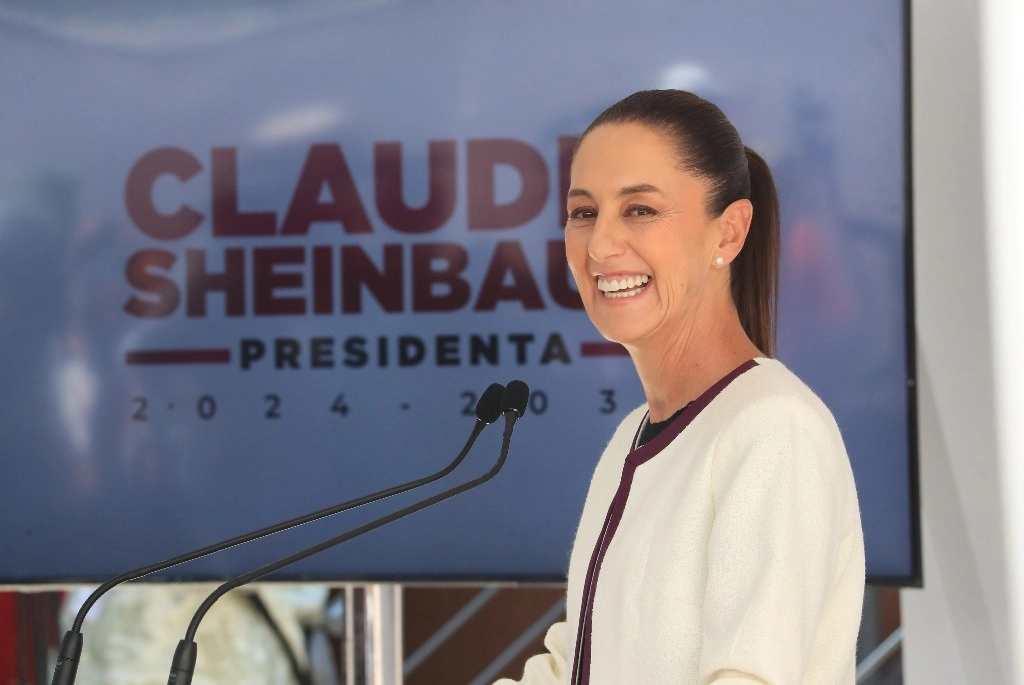 La virtual presidenta electa, Claudia Sheinbaum, ofreció ayer una conferencia de prensa en la que reiteró que “no hay nerviosismo”, pues la economía “está muy sólida y se va a ajustar”, al ser nuevamente consultada sobre la depreciación del peso frente al dólar y las expresiones de Washington. Foto Luis Castillo