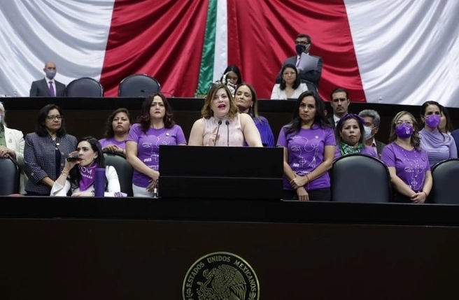Lilia Aguilar acusó que Javier Corral y funcionarios de la Fiscalía estatal fueron omisos en investigar la desaparición y asesinato de su mamá. Foto tomada de la cuenta de Twitter @liliaaguilarmx