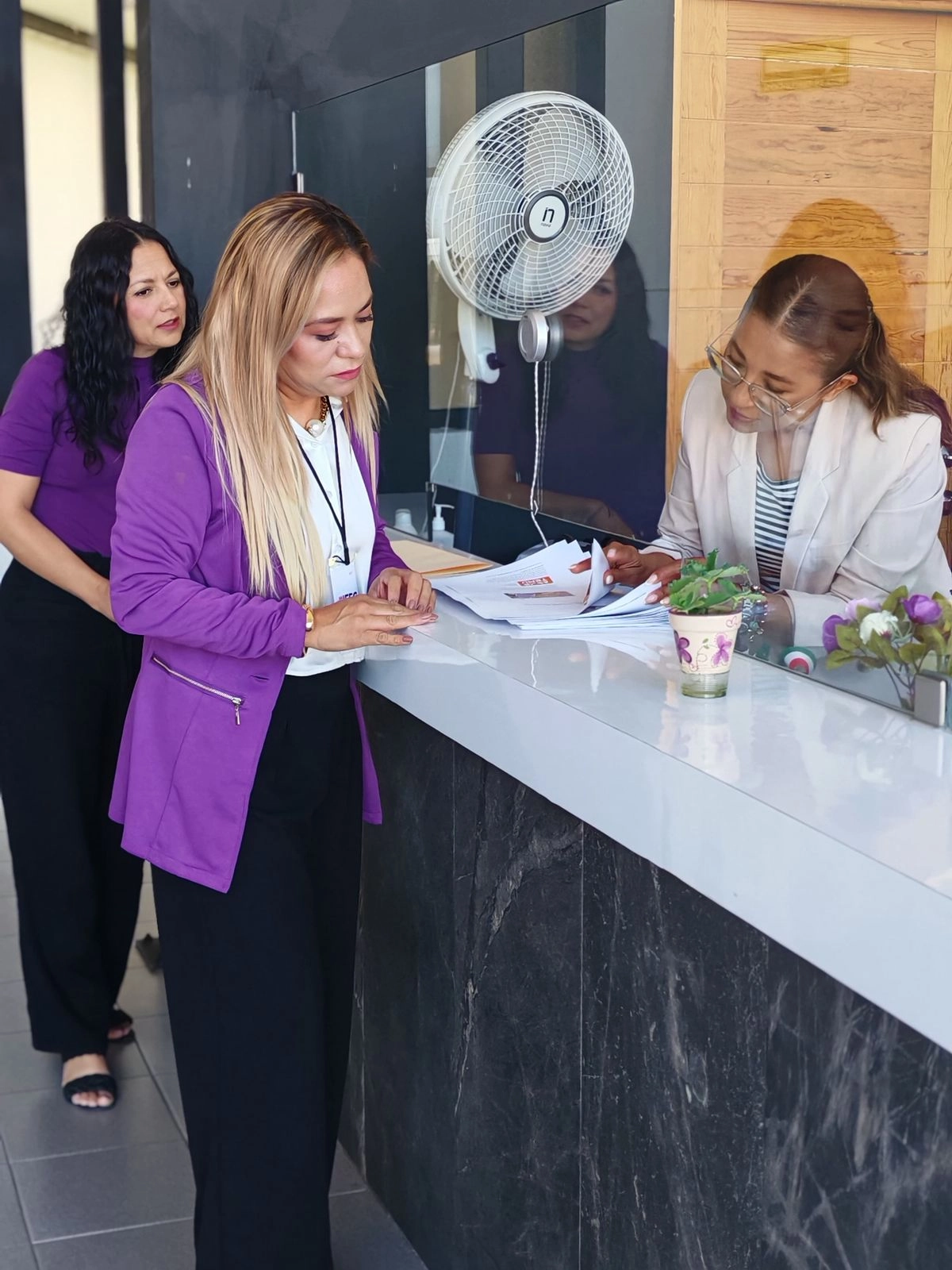 La diputada Luz Itzel Mendo González durante la presentación de la denuncia. Foto 