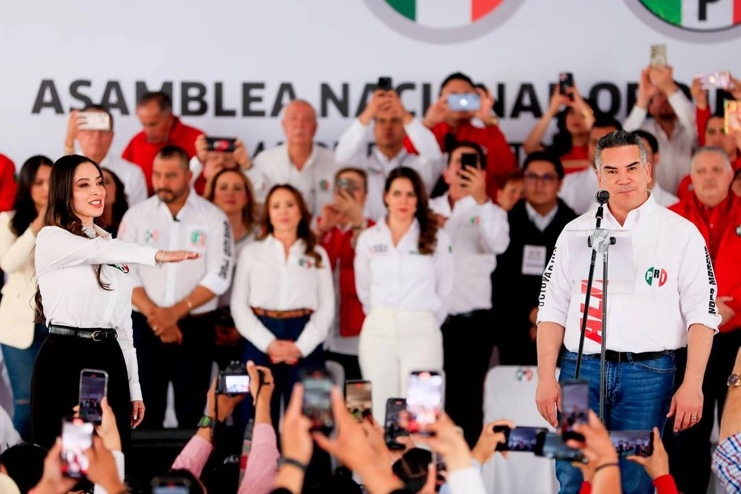La diputada fue acompañada del presidente de su partido, Alejandro Moreno y otros liderazgos del tricolor. Foto