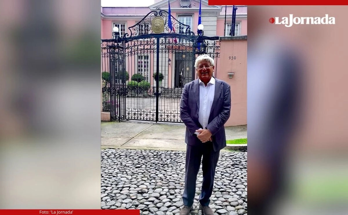 El diputado francés, Éric Coquerel, en la embajada de Francia en México; el legislador se encuentra en México para trabajar la restitución del Código Bórbónico. Foto 