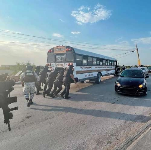 Durante el mes de marzo del 2023 en las redes sociales presuntos panistas difundieron que civiles armados habían descendido de lanchas en los municipios costeros de Matamoros. Foto La Jornada / archivo