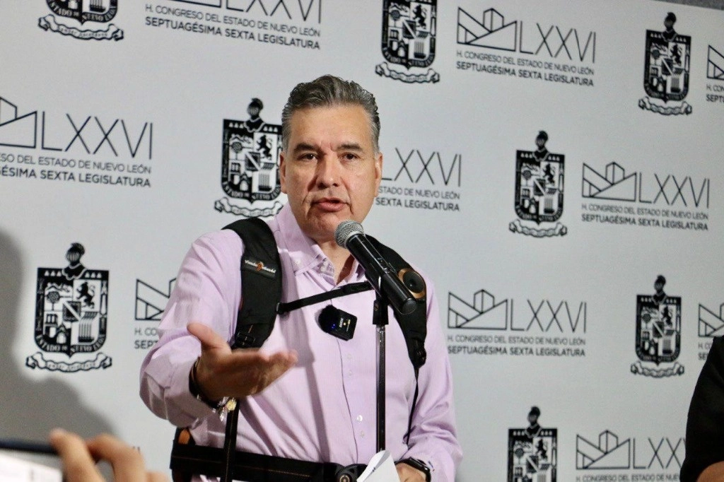 Señaló que “Hasta ahora las personas con discapacidad auditiva difícilmente pueden disfrutar la música que se presenta en las plazas públicas de Nuevo León". Foto cortesía