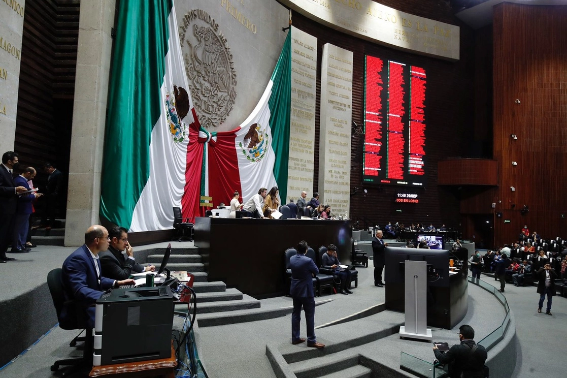 Diputados votan sobre la cancelación del horario de verano, en el recinto legislativo en la Ciudad de México, el 29 de septiembre de 2022. Foto Cristina Rodríguez


