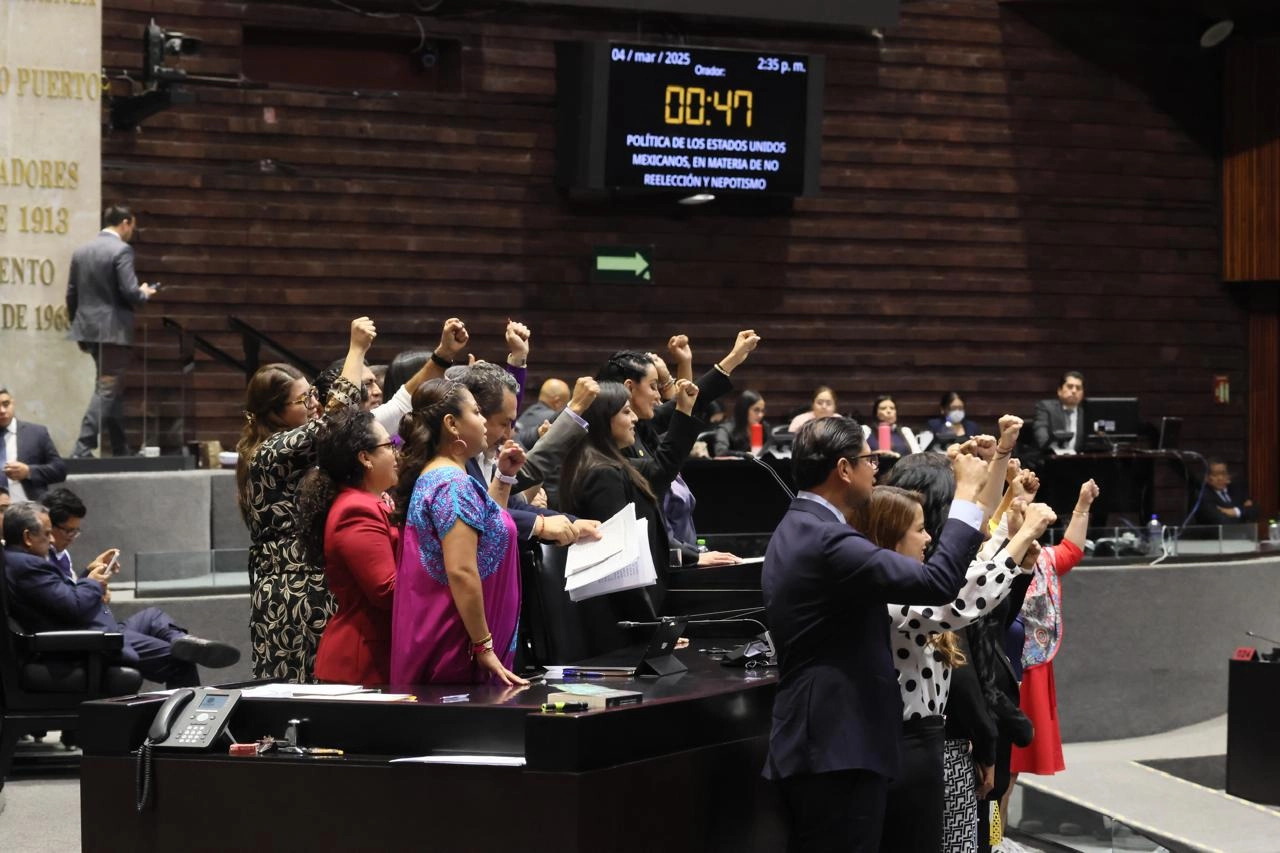 Legisladores durante la discusión de la reforma sobre nepotismo y reelección. Foto 
