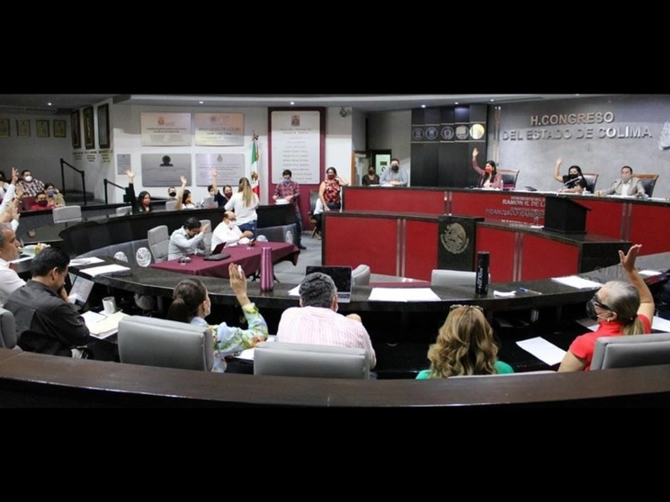 El 7 de junio, la mayoría de diputados del Congreso de Colima aprobaron un crédito por 740 mdp para que el gobierno del estado atienda la pandemia de Covid-19, la terminación de la construcción del edificio del C5i y la restauración del palacio de Gobierno. Foto tomada de www.facebook.com/HCongresodelEstadodeColima/