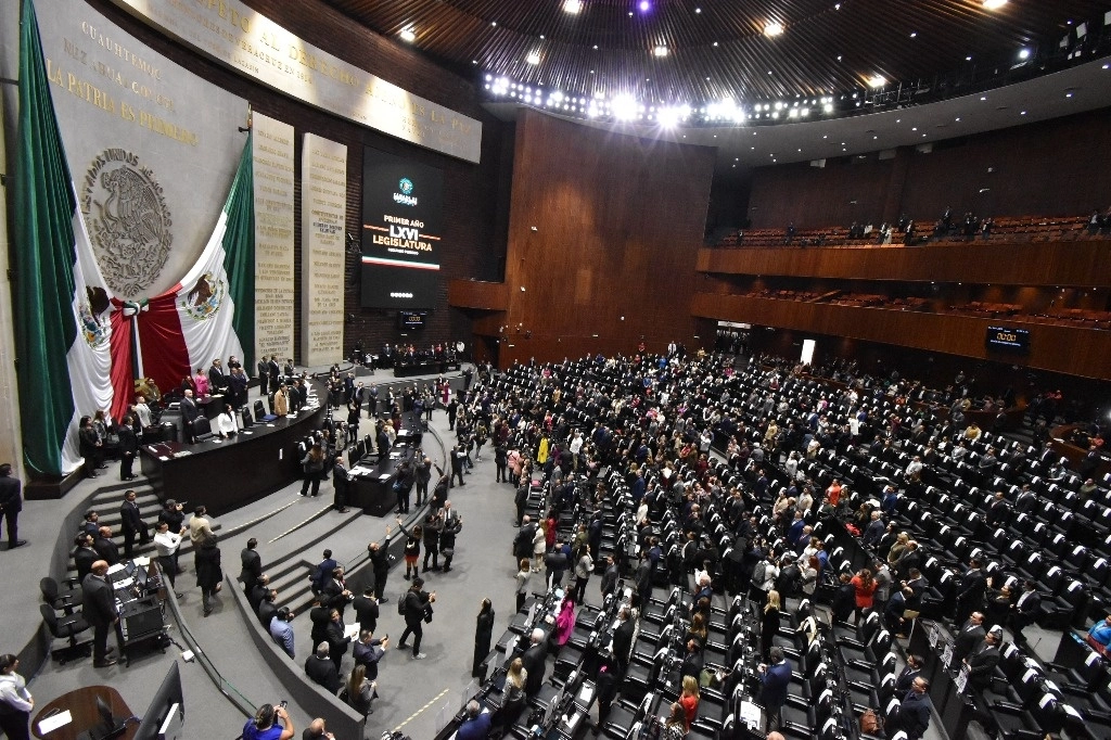 El duiputado panista,Guillermo Anaya, lamentó que, al quitar al juicio de amparo la capacidad de tener efectos generales cuando se declara la inconstitucionalidad de una ley general, se afecta sobre todo a la población con menores recursos, pues sólo las personas con capacidad económica podrán contratar a un abogado para hacer uso de esta herramienta legal. Foto Cuartoscuro / Archivo