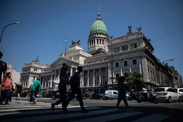 "Sabemos que este nuevo préstamo también lo vuelve a pagar el pueblo argentino: por eso sentamos un precedente”, remarcó el diputado. Foto 