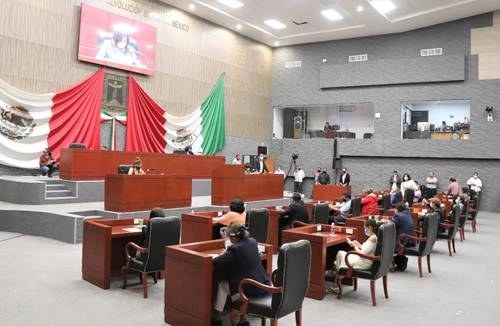 El Congreso de Morelos, en el que Morena y sus aliados, PES y PT, son mayoría, aprobó ayer reformas a varios artículos de la Constitución del estado y del Código de Instituciones y Procedimientos Electorales. Foto ‘La Jornada’