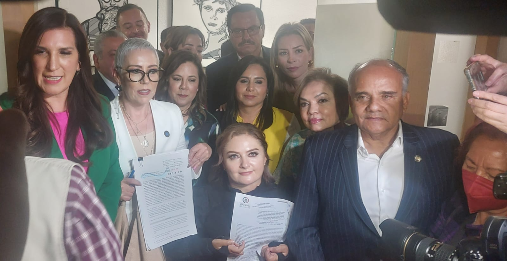 Opposition senators ratify request for impeachment against Zaldívar