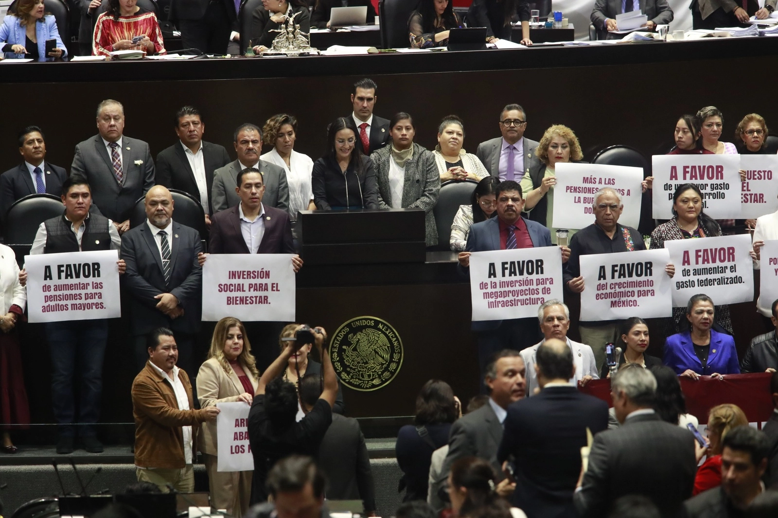 Sesión en la Cámara de Diputados en la que se presenta el dictamen de discusión con Proyecto de Presupuesto de Egresos de la Federación correspondientes al Ejercicio Fiscal de 2024, en la Ciudad de México, el 6 de Noviembre de 2023.  Foto Luis Castillo